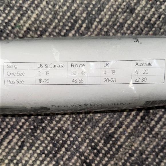 Pretty Pushers Light Gray Labor Gown & Headband - Picture 2 of 3